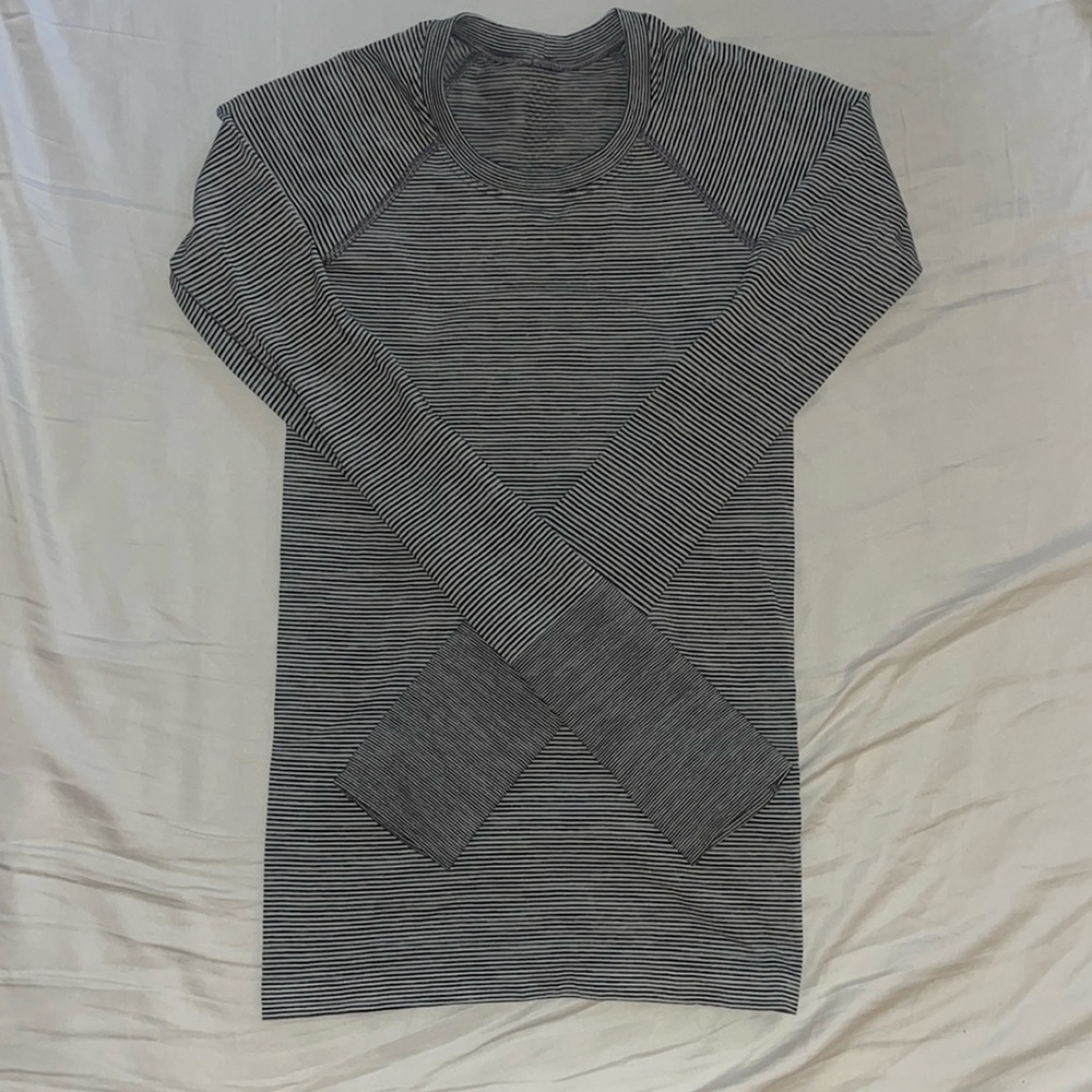 Lululemon long sleeve swiftly tech